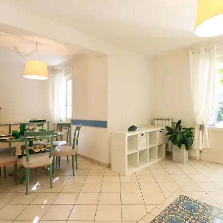 Locazione Turistica Glicine بيت للعطل *