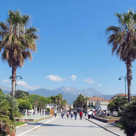 Locazione Turistica Glicine فورتي دي مارمي